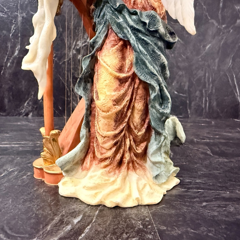 Angel Resting on Harp Figurine - Picture 5 of 16